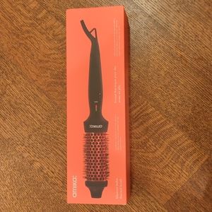 Amika Blowout Babe Brush